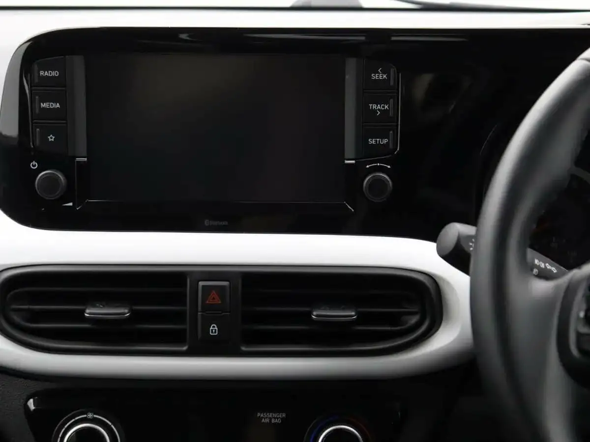 2022-hyundai-i10-12-premium-big-6