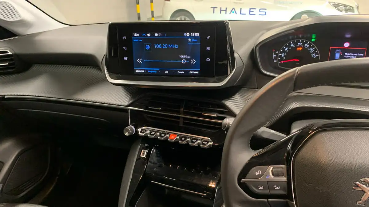 2022-peugeot-208-12-puretech-allure-100bhp-big-9
