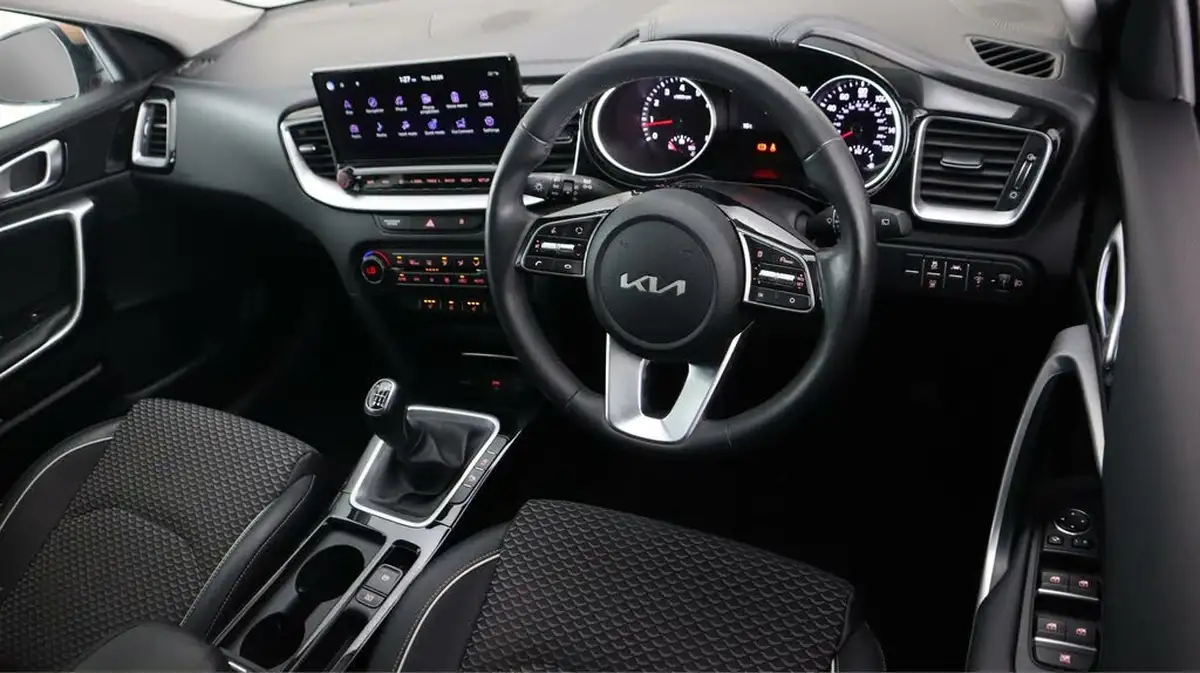 2022-kia-xceed-15-t-gdi-3-big-8