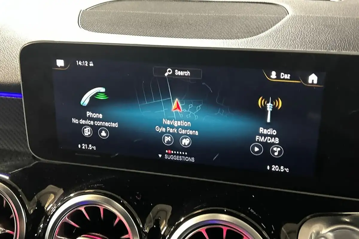 2020-mercedes-benz-glb-class-20d-glb220d-amg-line-premium-7-big-19