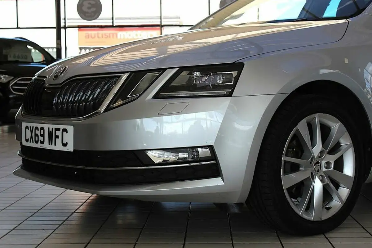 2019-skoda-octavia-20tdi-se-l-estate-big-2