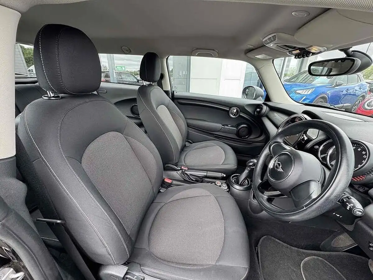 2016-mini-cooper-12-one-3d-auto-big-11