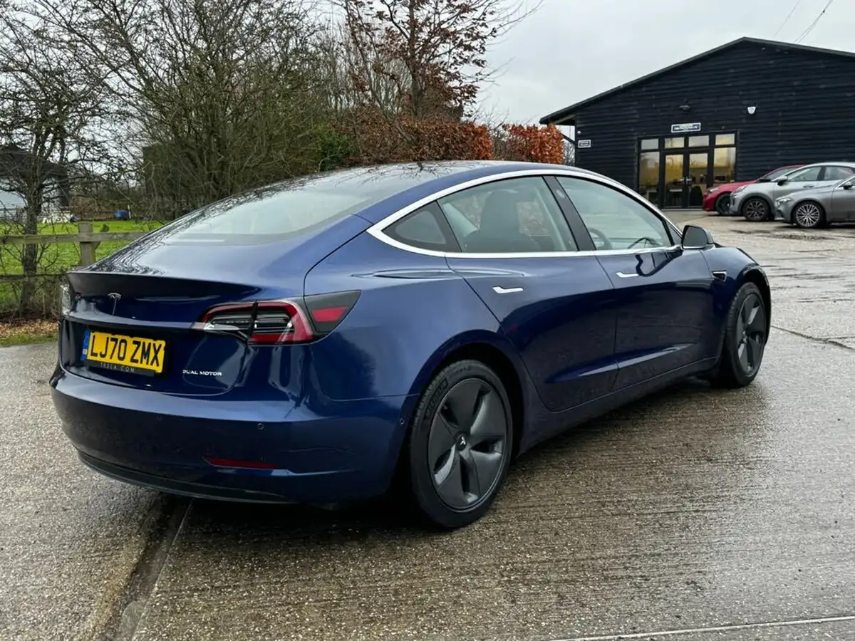 2020-tesla-model-3-e-long-range-big-17