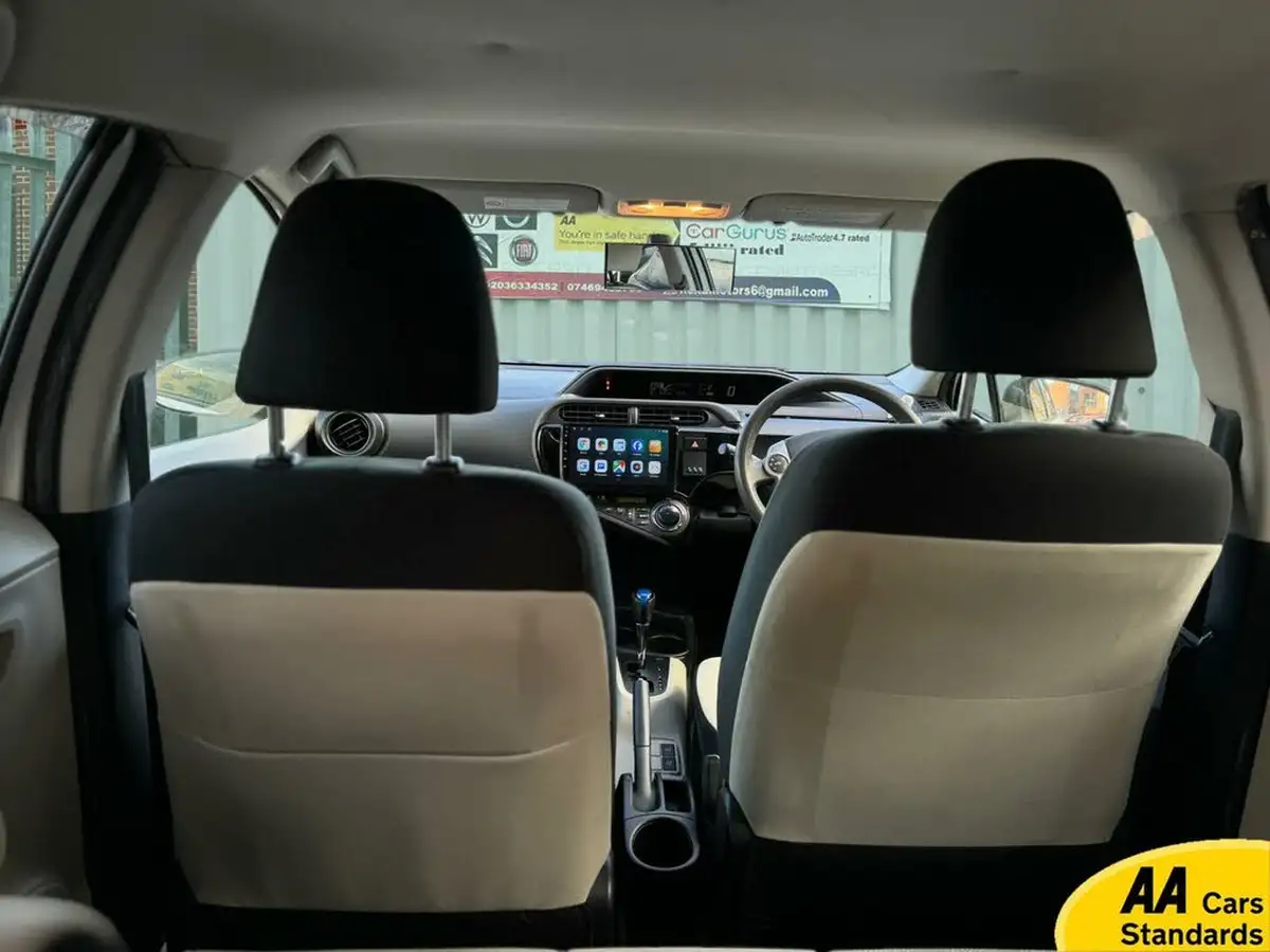 2014-toyota-yaris-big-13