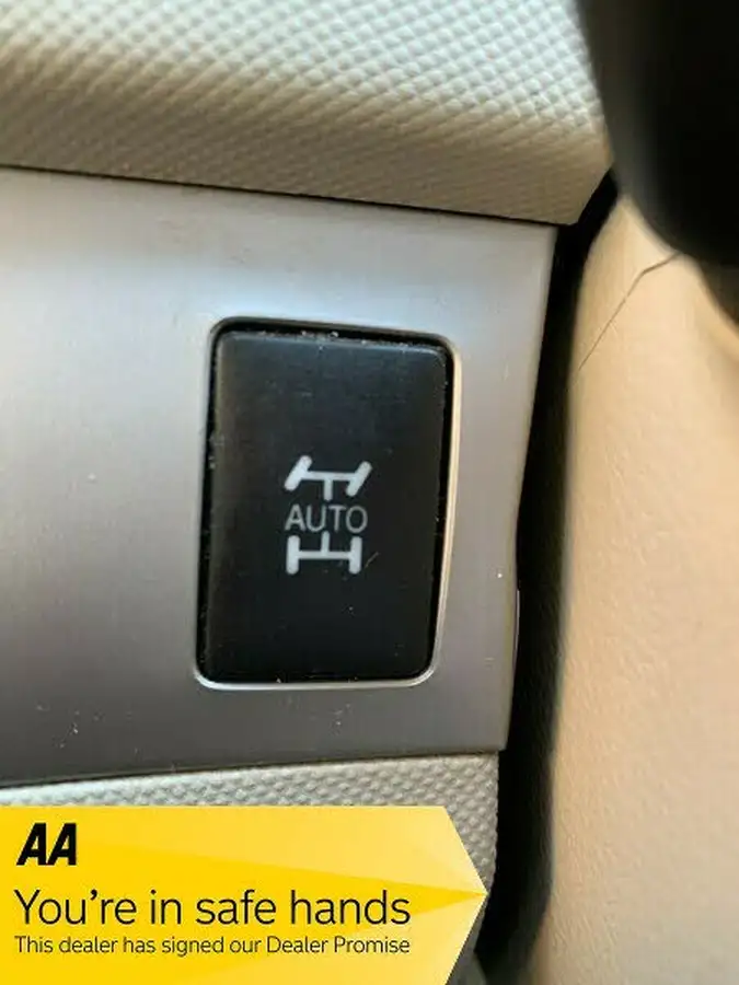 2012-toyota-estima-aeras-24-big-28