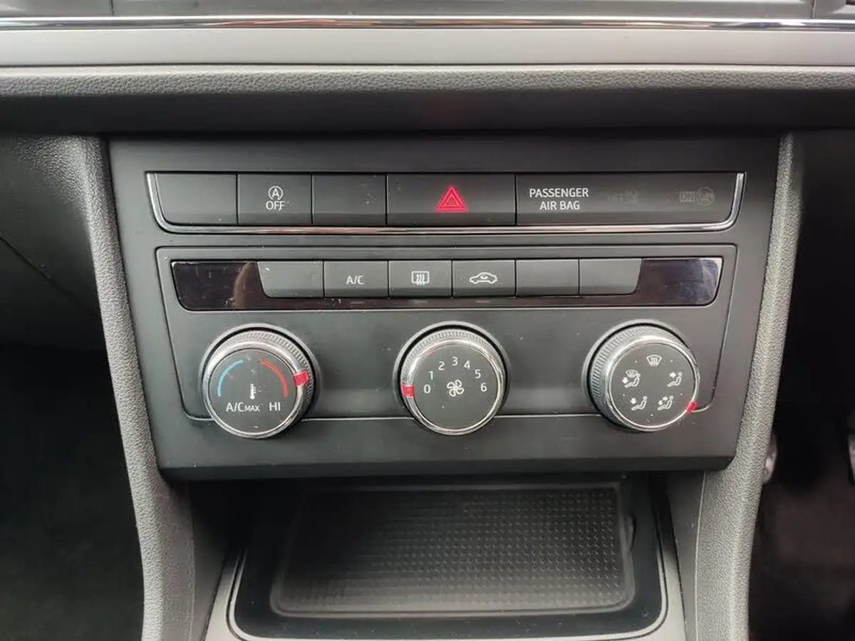 2018-seat-leon-12-tsi-se-dynamic-technology-hatchback-big-16