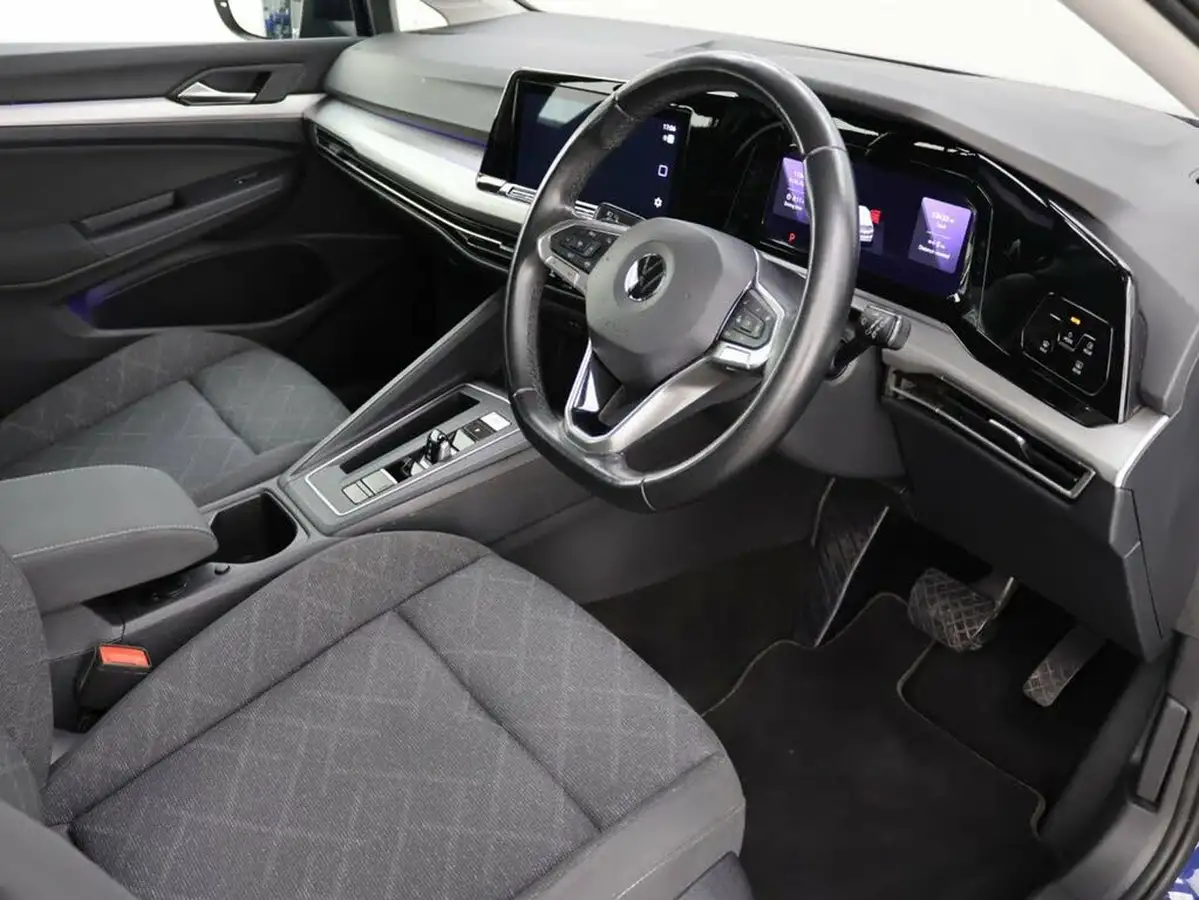 2021-volkswagen-golf-10-etsi-life-hatchback-big-7