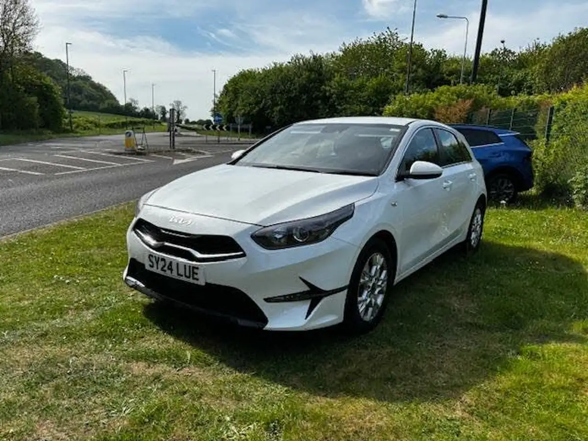 2024-kia-ceed-15-t-gdi-2-158bhp-hatchback-big-6