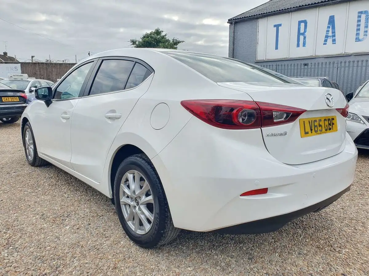 2015-mazda-mazda3-20-se-l-fastback-4d-big-7