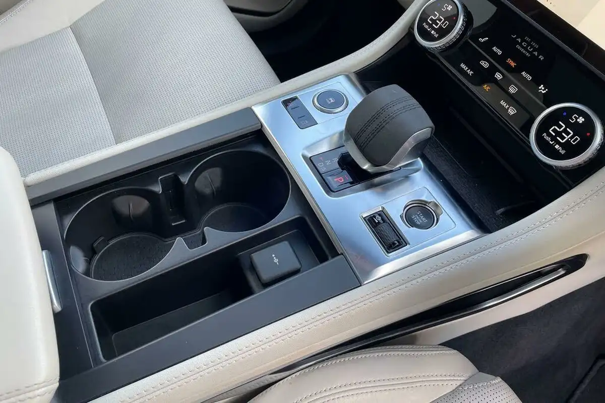 2023-jaguar-f-pace-20-d200-r-dynamic-hse-black-big-18