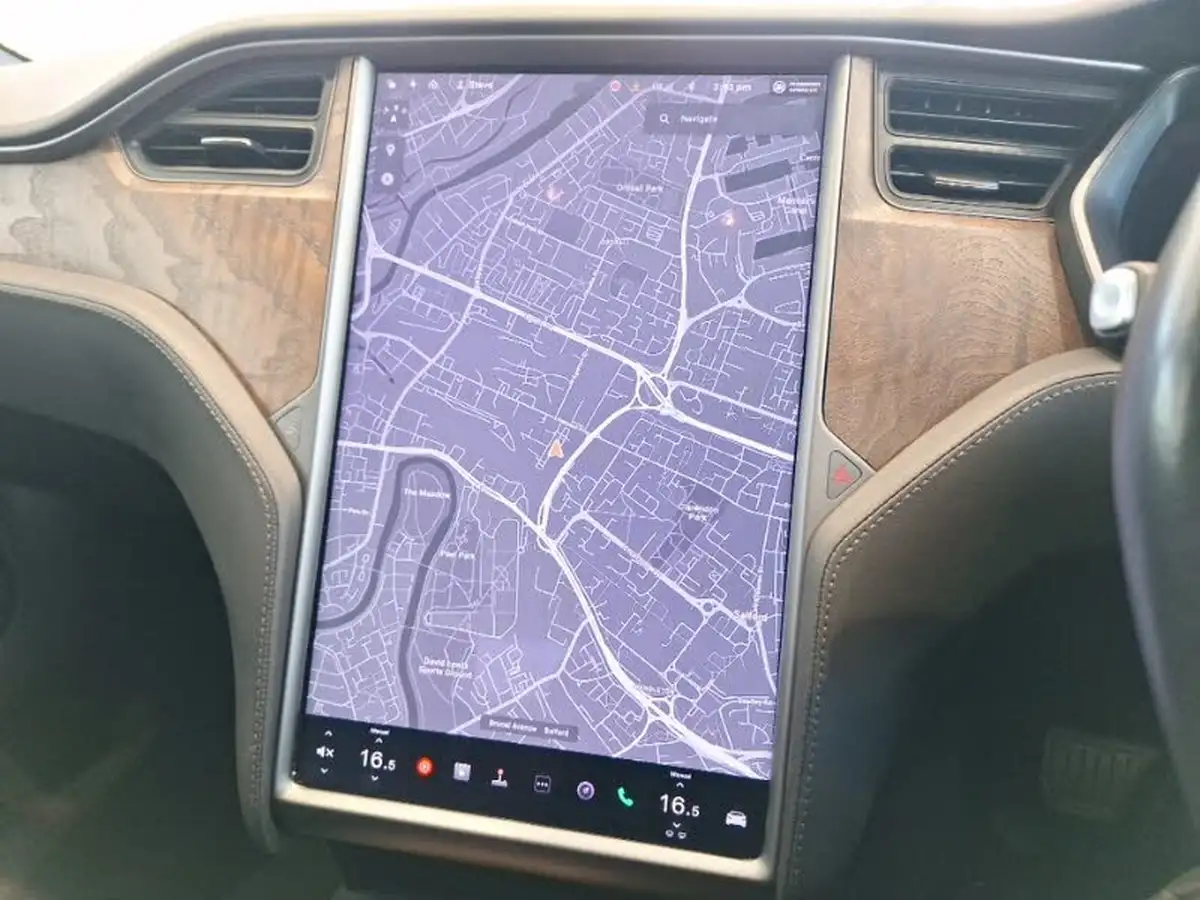2020-tesla-model-s-e-long-range-big-15