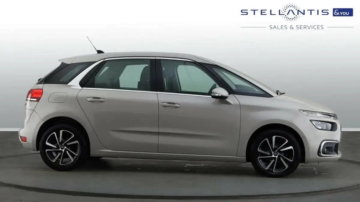 2017-citroen-c4-picasso-16bluehdi-feel-eat6-big-3