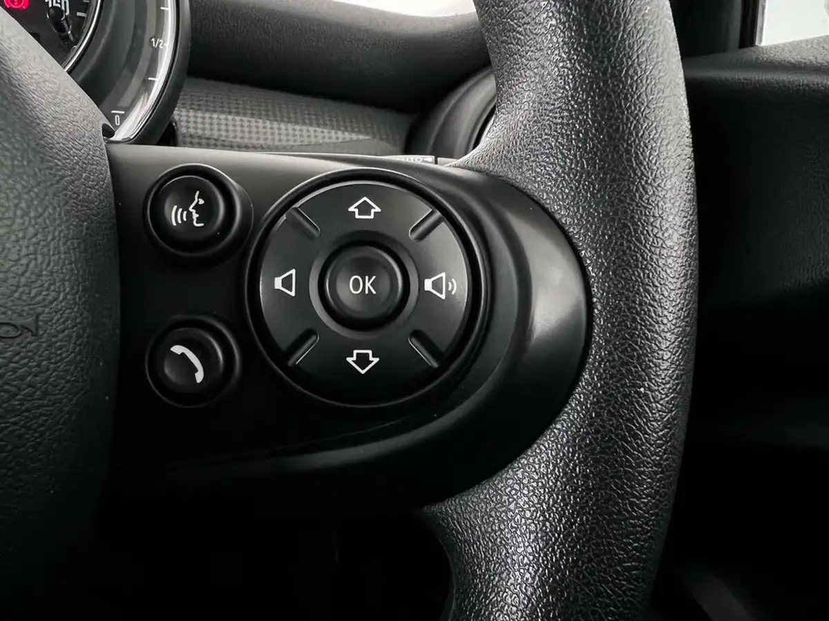 2020-mini-cooper-15-cooper-classic-nav-hatchback-3d-big-21