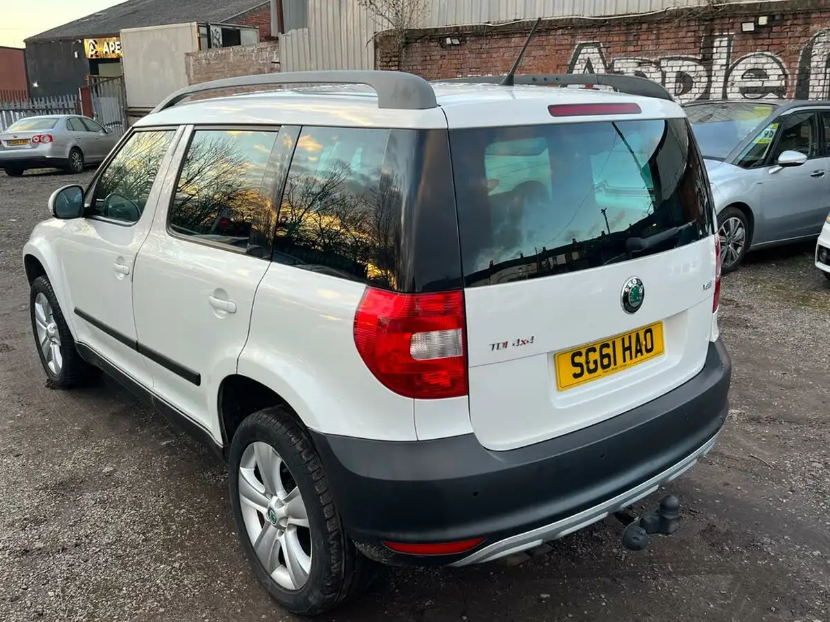 2011-skoda-yeti-20td-se-plus-140bhp-4x4-big-11