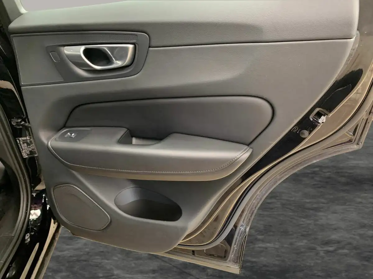 2023-volvo-xc60-20-b5-plus-big-39