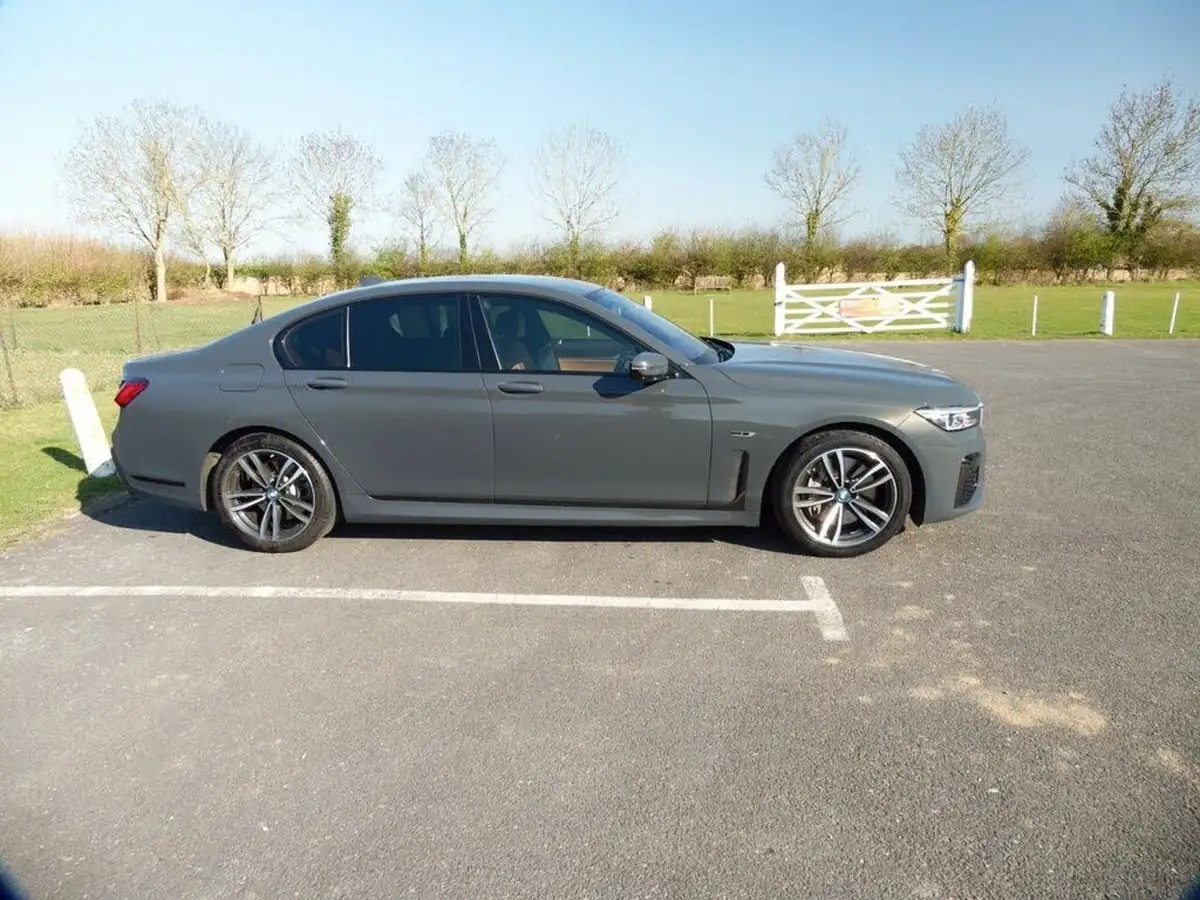 2021-bmw-7-series-30-745e-m-sport-big-22