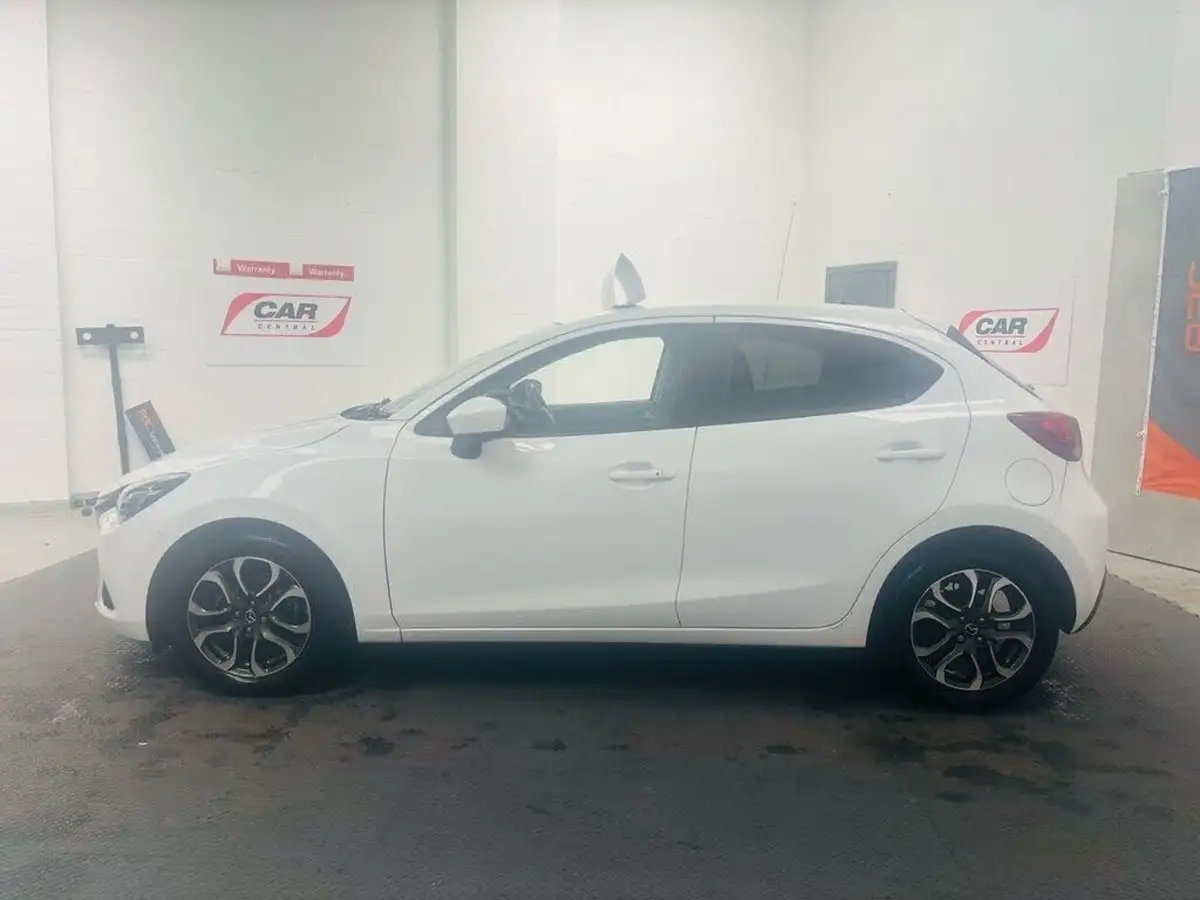 2016-mazda-mazda2-15-sport-big-3
