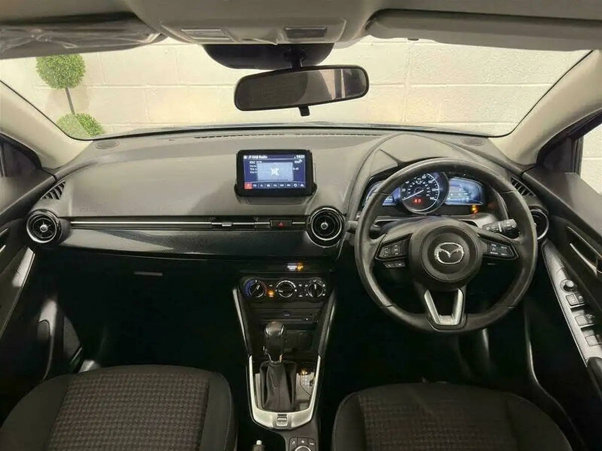 2017-mazda-mazda2-15-se-l-nav-auto-big-1
