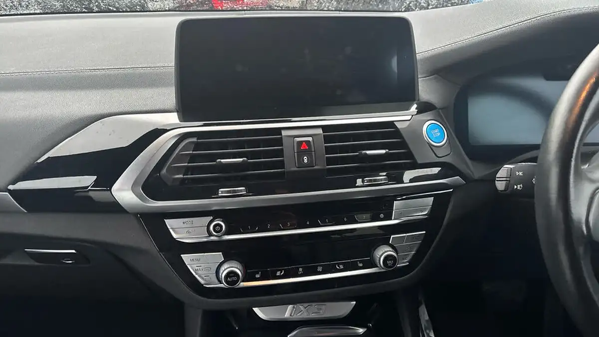 2021-bmw-ix3-e-premier-edition-big-11