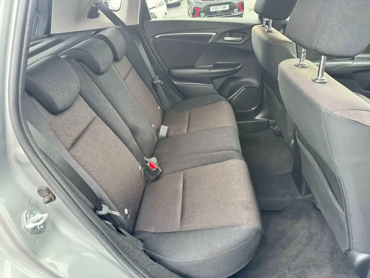 2016-honda-jazz-13-i-vtec-ex-cvt-big-18