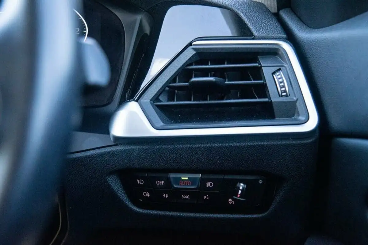 2022-bmw-3-series-20td-320d-se-pro-touring-5d-big-15