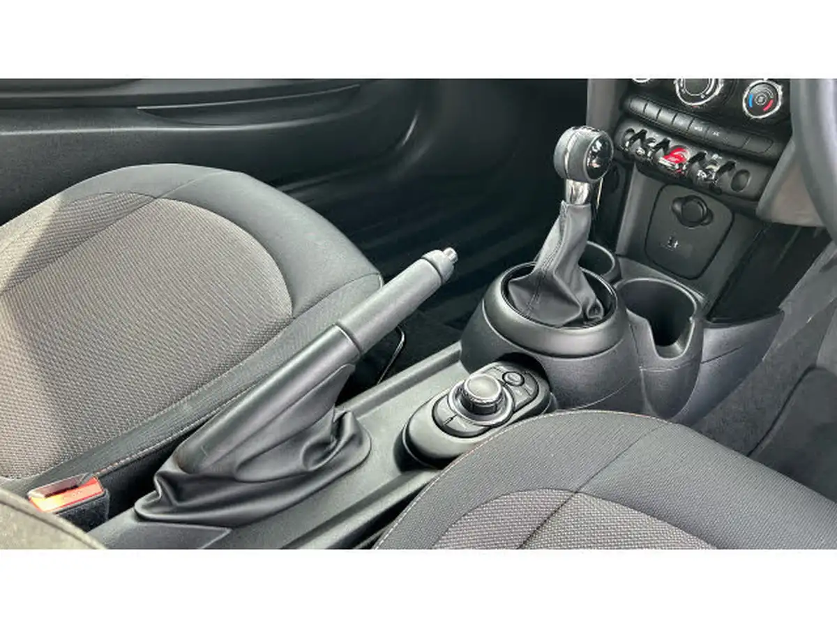 2022-mini-cooper-15-cooper-classic-hatchback-3d-big-27