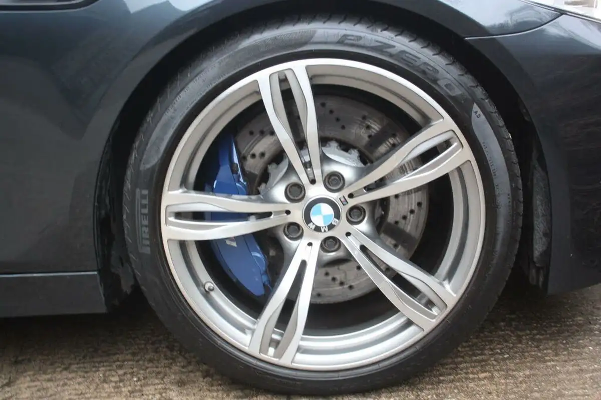 2012-bmw-5-series-44-m5-560bhp-m-dct-big-4