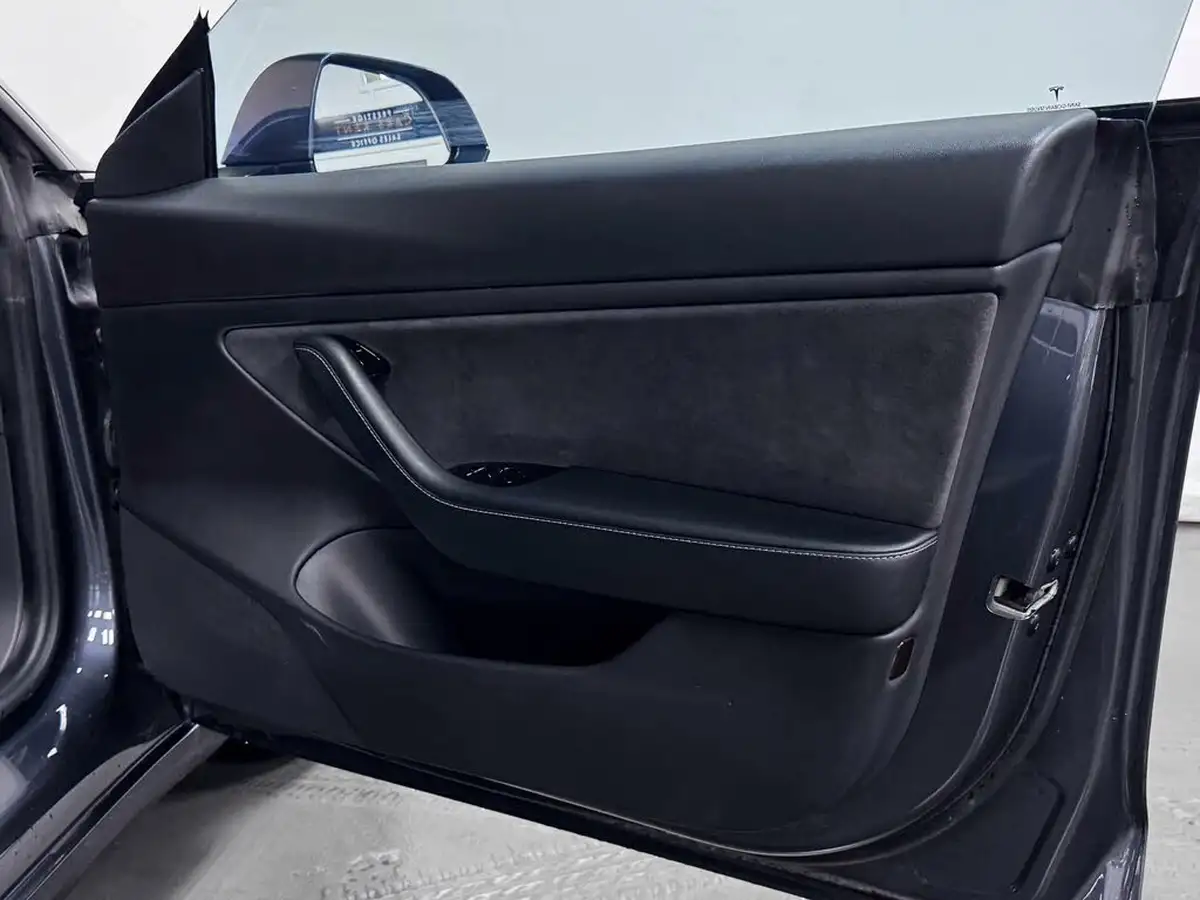 2020-tesla-model-3-e-performance-big-17