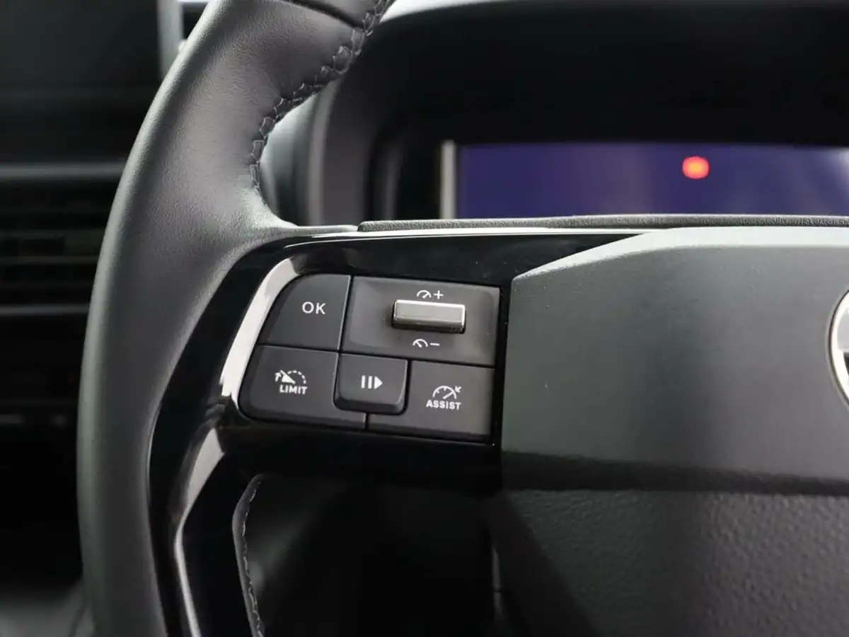 2024-vauxhall-combo-life-e-ultimate-big-24