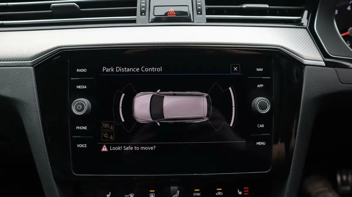 2021-volkswagen-passat-15-tsi-r-line-estate-5d-dsg-big-24