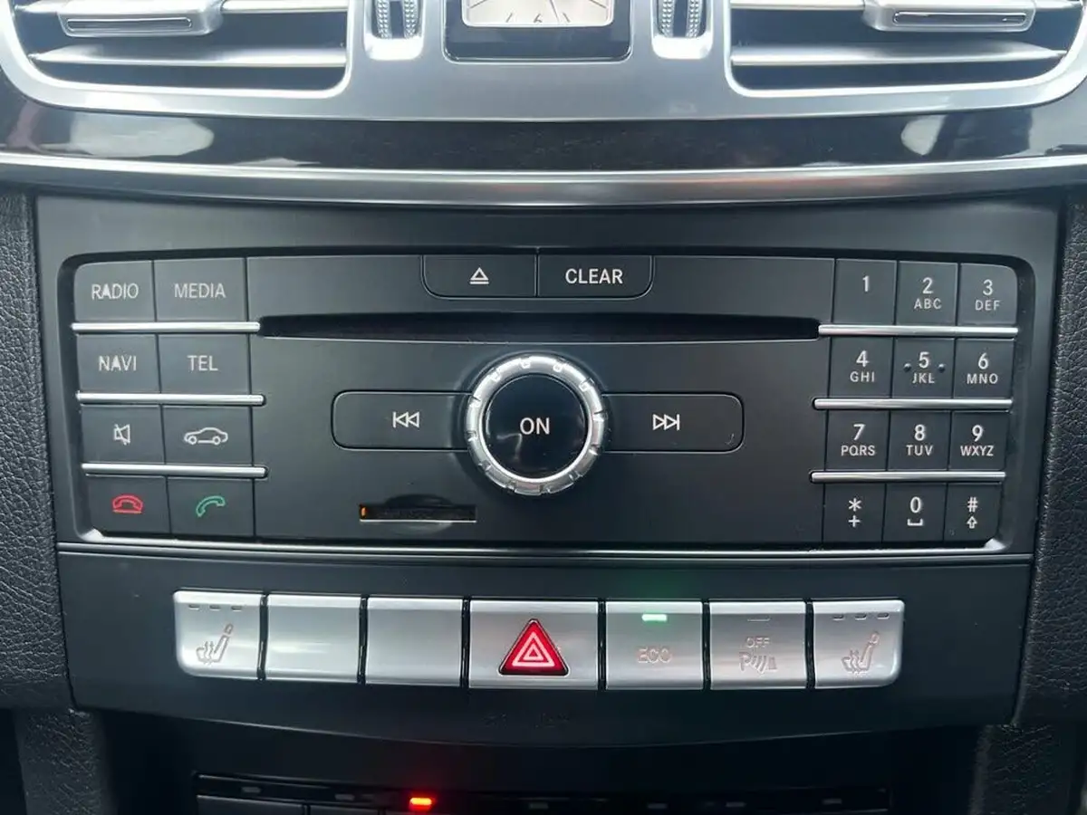 2015-mercedes-benz-e-class-21cdi-e220-se-saloon-4d-big-37