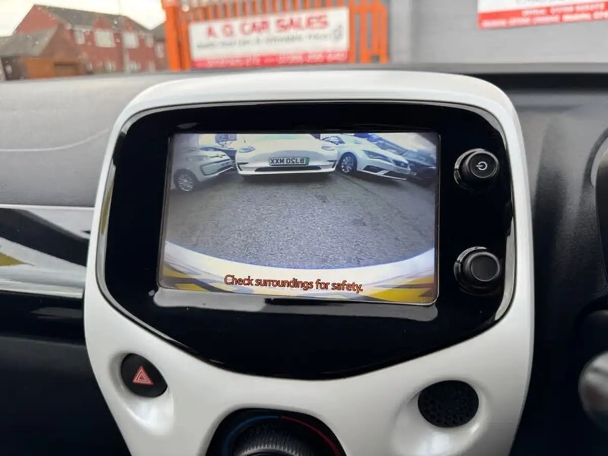 2016-toyota-aygo-10-vvt-i-x-pure-x-nav-5d-big-14