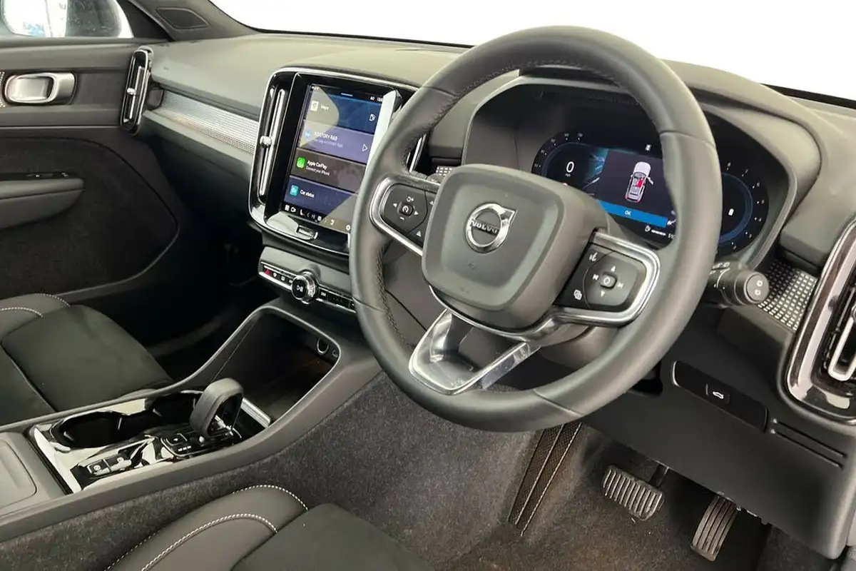 2024-volvo-xc40-20-b4-plus-big-9