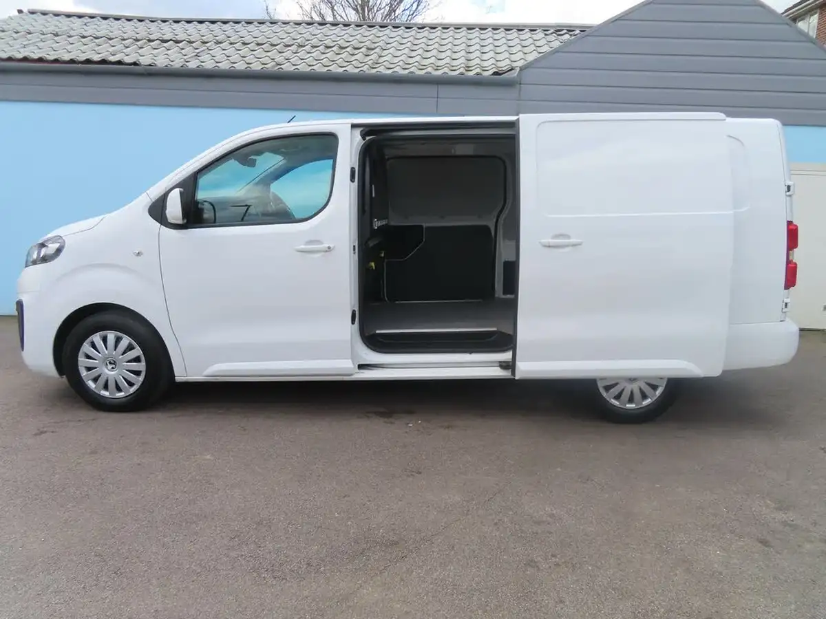 2020-vauxhall-vivaro-20td-3100-l2h1-sportive-120pseu6dt-panel-big-13