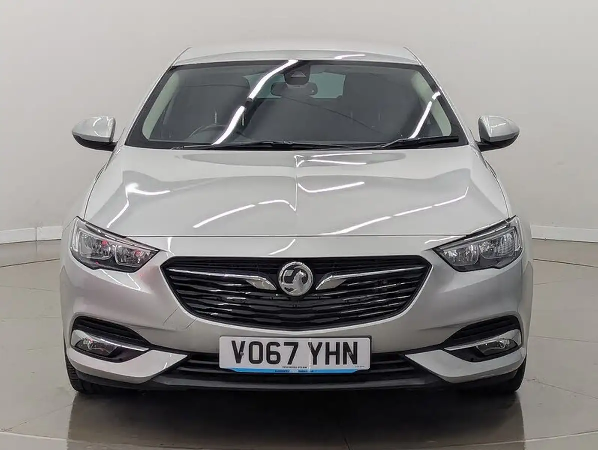 2017-vauxhall-insignia-grand-sport-15-turbo-sri-nav-big-4