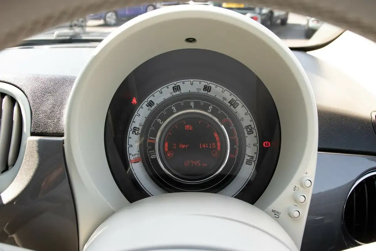2019-fiat-500-12-lounge-big-14