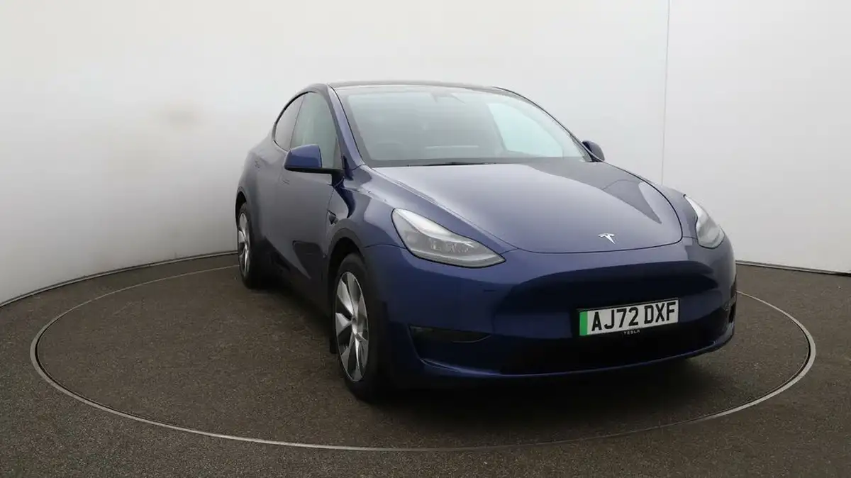 2022-tesla-model-y-e-long-range-big-40