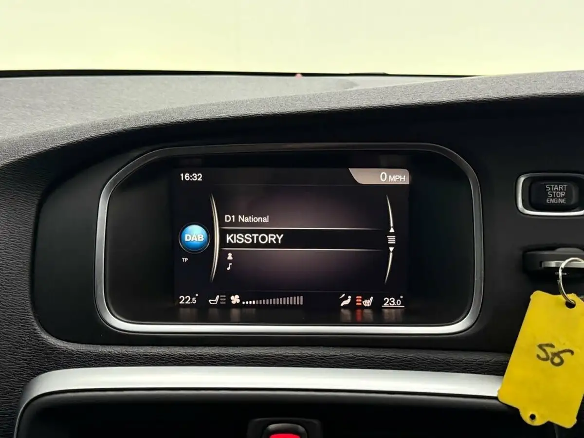 2019-volvo-v40-15-t2-r-design-edition-big-23