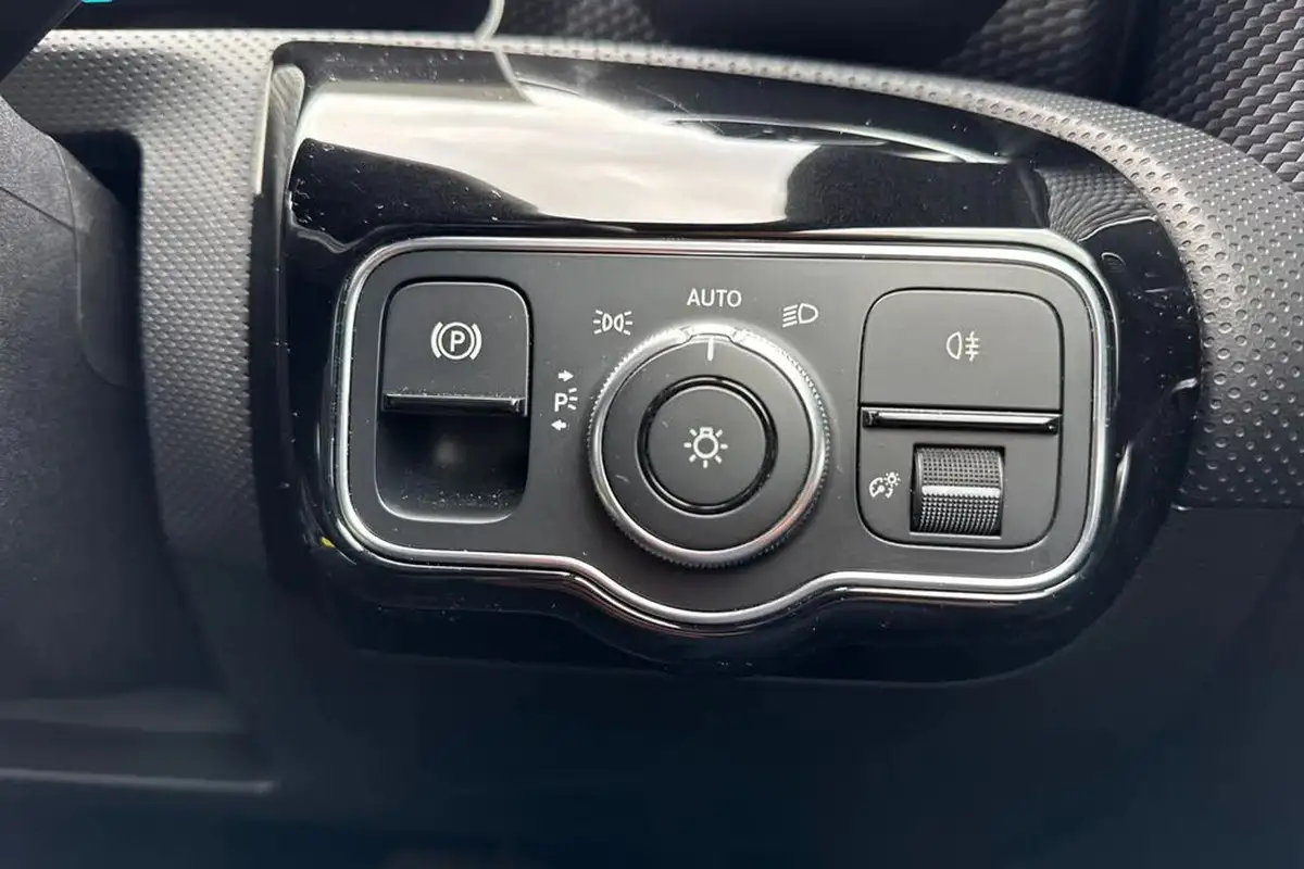 2019-mercedes-benz-a-class-13-a200-sport-executive-saloon-4d-7g-dct-big-24