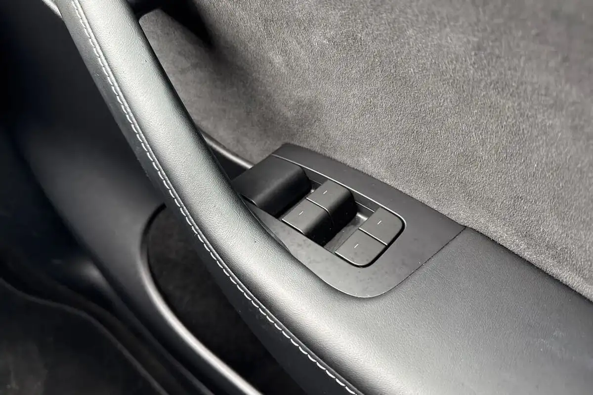 2023-tesla-model-y-e-performance-big-17
