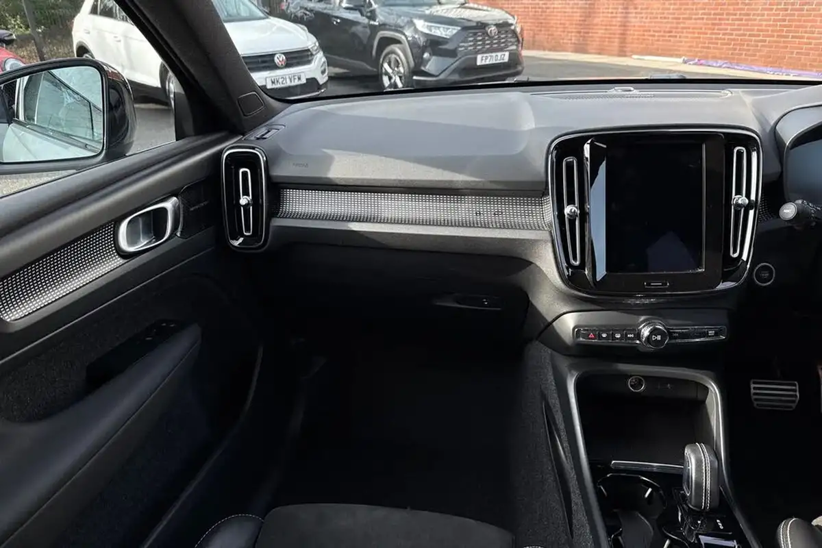 2020-volvo-xc40-20-b4-r-design-awd-big-14