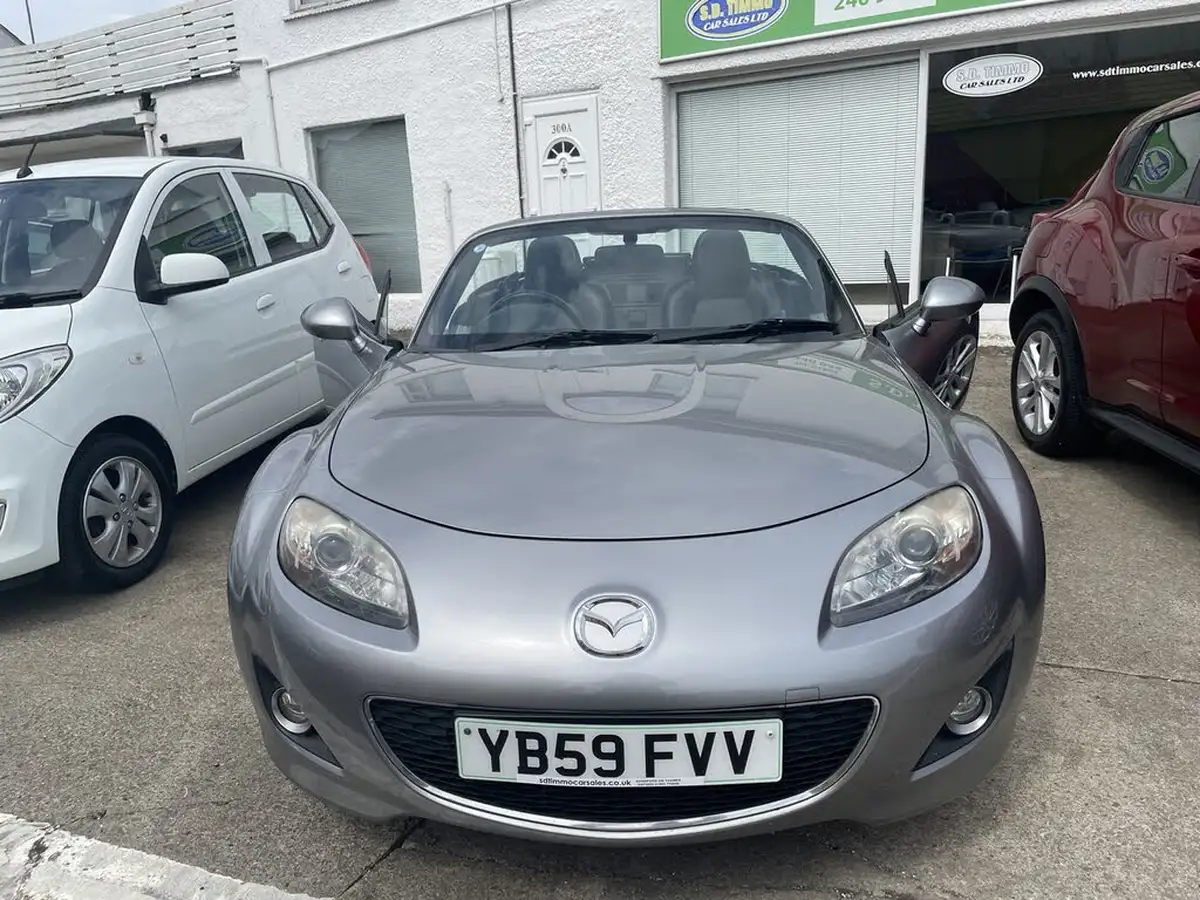 2010-mazda-mx-5-20-roadster-sport-tech-big-12