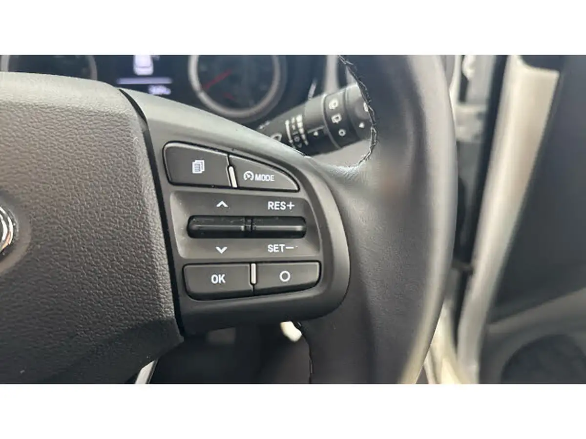 2022-hyundai-i10-12-se-connect-big-23