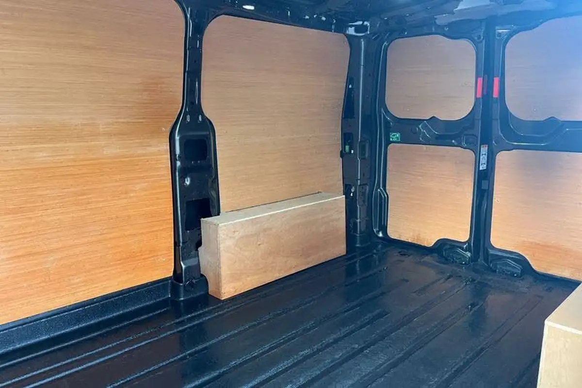 2024-ford-transit-custom-e-320-l1h1-limited-136ps-panel-van-big-4
