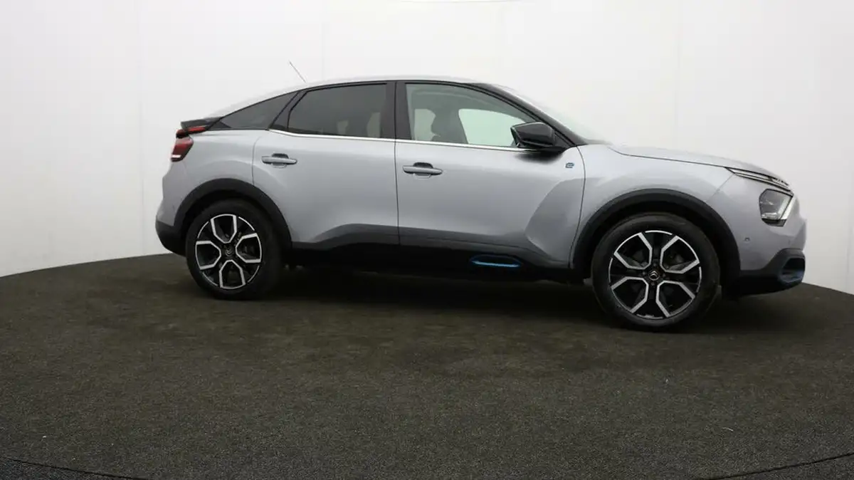 2022-citroen-c4-e-shine-big-39