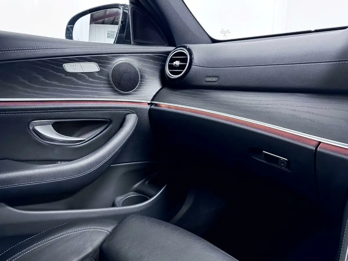 2020-mercedes-benz-e-class-20d-e300de-amg-line-eq-power-saloon-4d-big-21