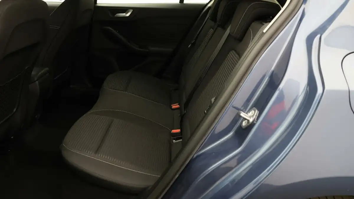 2021-ford-focus-15-titanium-edition-hatchback-big-15