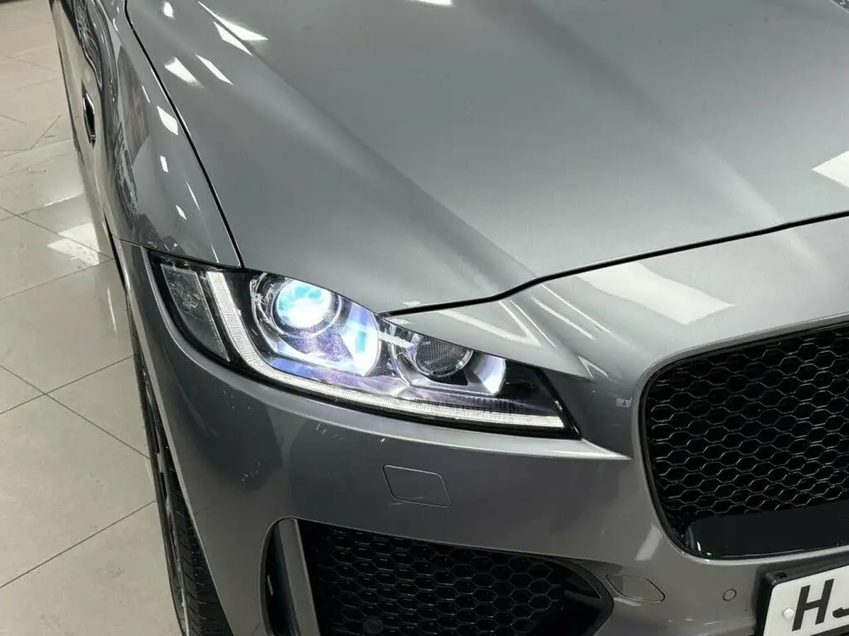 2020-jaguar-f-pace-20-i4d-chequered-flag-180ps-big-13