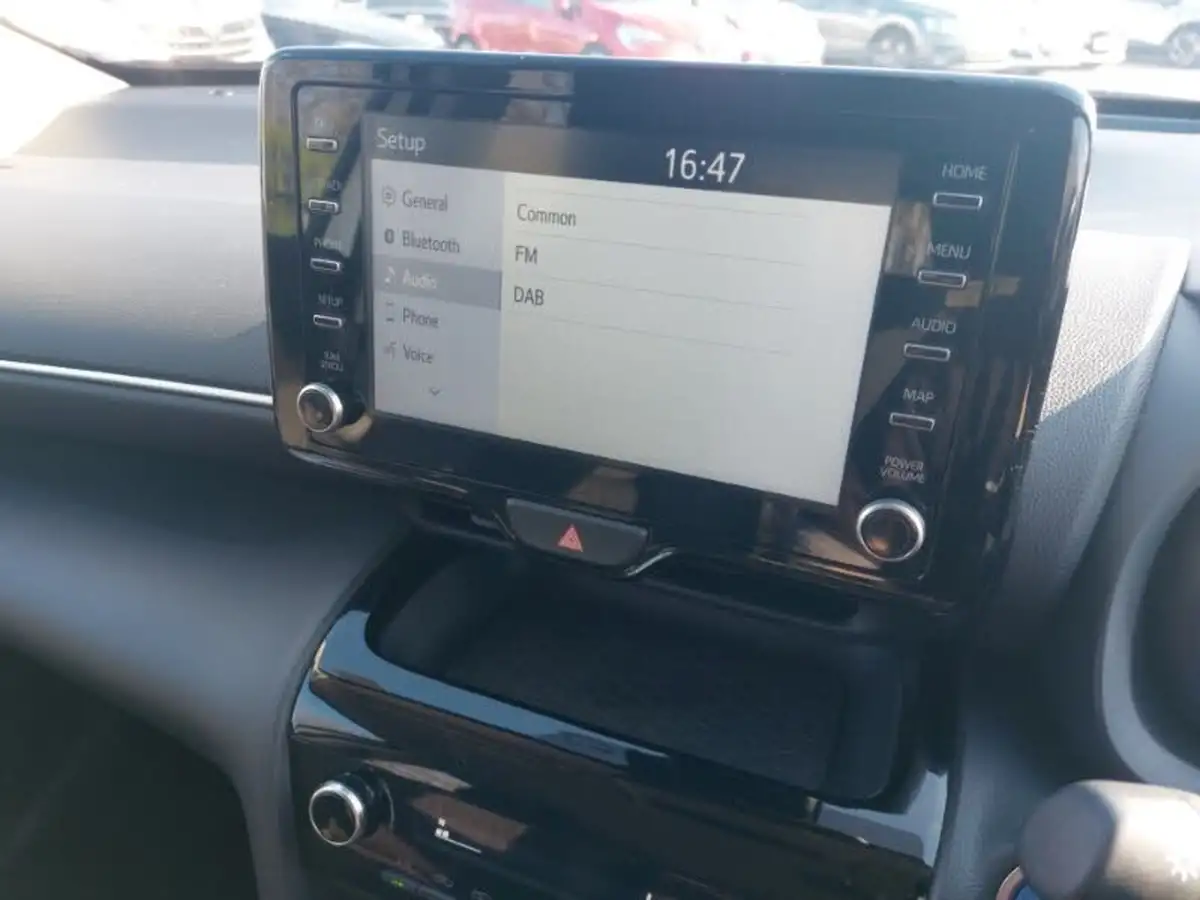 2023-toyota-yaris-cross-15-vvt-i-icon-big-16