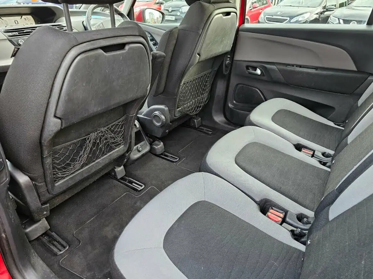 2015-citroen-grand-c4-picasso-16bluehdi-vtr-120ps-big-29